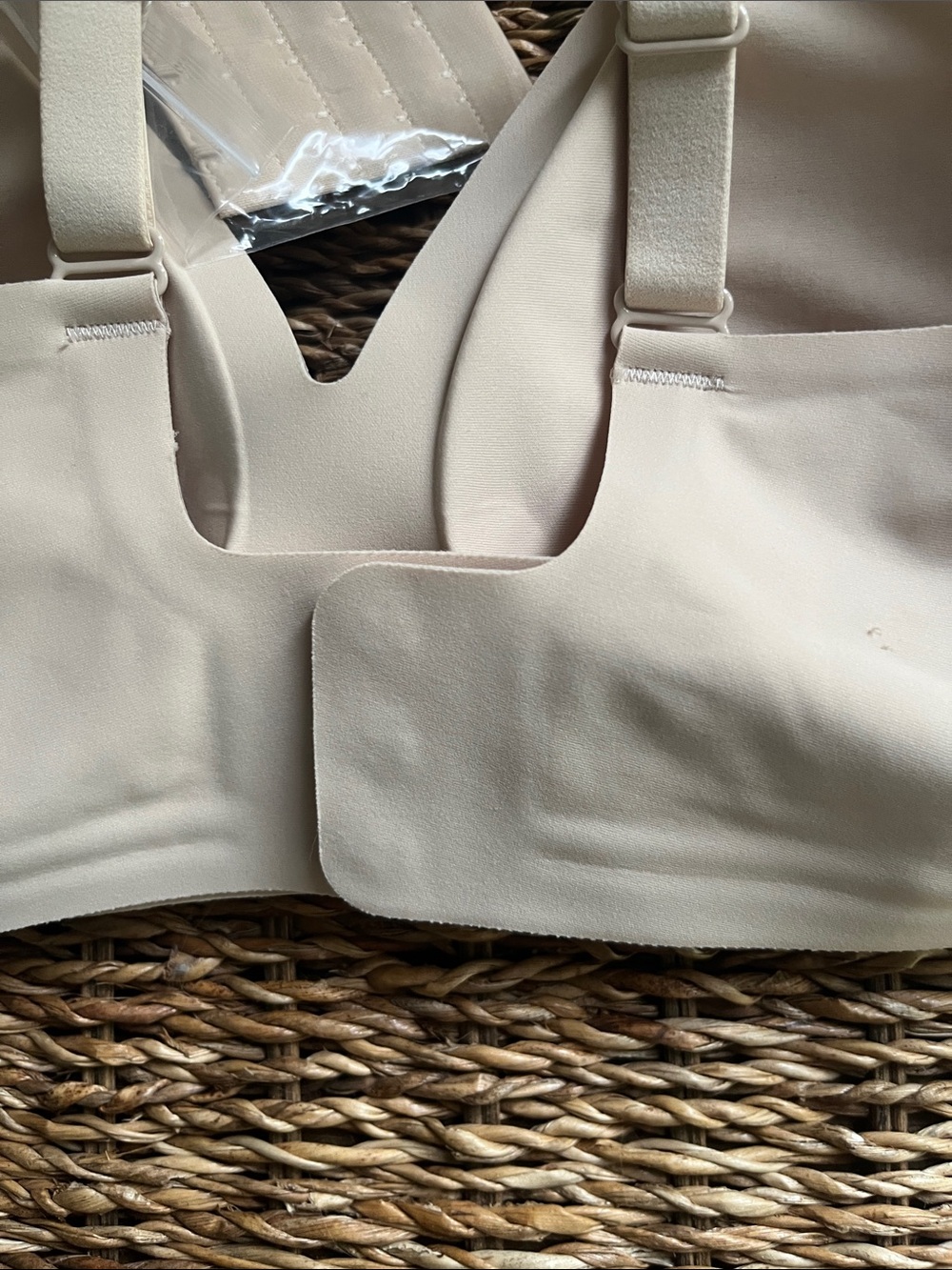 OEAK Seamless Light Cream T-Shirt Bra - Wireless Comfort - Picture 5 of 7
